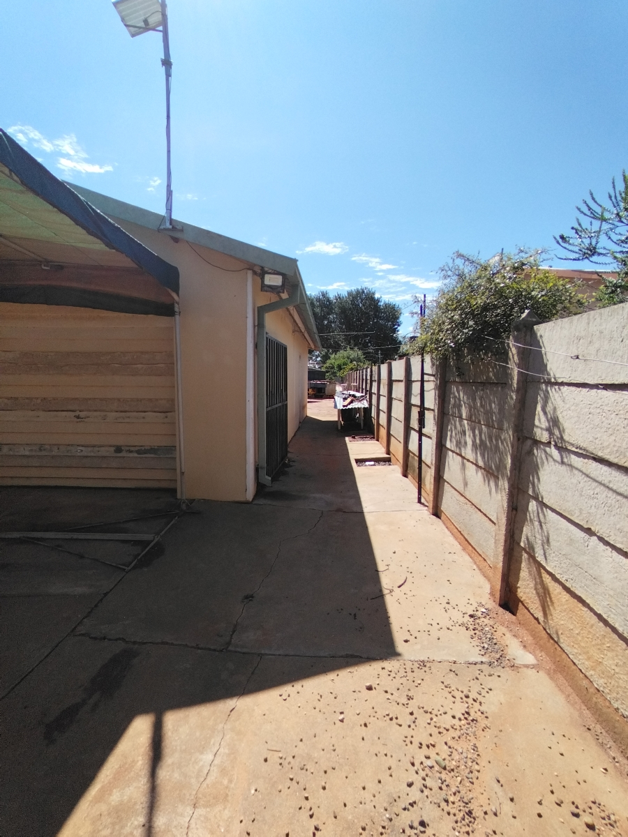 4 Bedroom Property for Sale in Warrenton Northern Cape